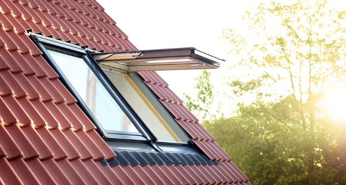 montajedeventanaveluxeneltejadodeunchaletenjerez 720w